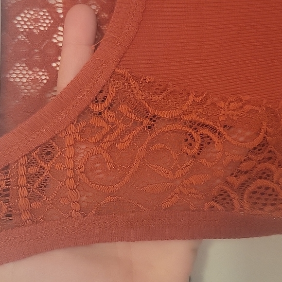 Lacy, red sleeveless top - Picture 2 of 8